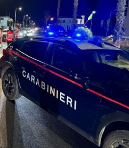 Intervento dei soccorsi e dei carabinieri in via Folgarella a Ciampino dopo l'esplosione della bomba carta.